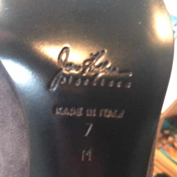 NEVER WORN! CLASSIC CORPORATE LOOK. Purchased at Holts’s. - Picture 6 of 7